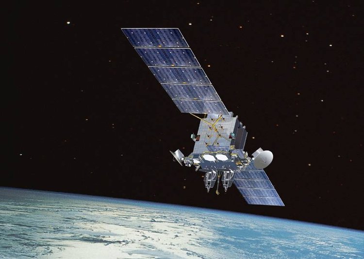 美国多颗军用卫星进入太空,美国卫星带武器