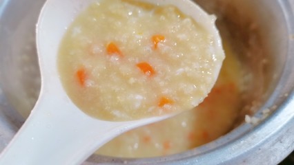 小米粥怎么煮好吃又营养,月子里小米粥怎么煮好吃又营养