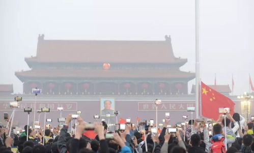国庆当天，12.3万人共同见证升旗仪式的庄严时刻