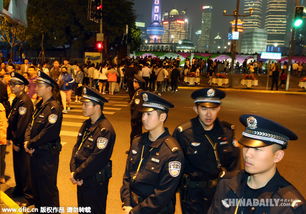 外滩这群一拐警察，别样的风景线