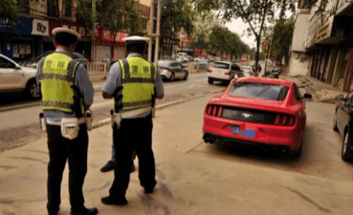 济南交警迅速回应，多名年轻人炸街行为被捉