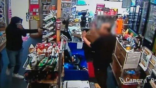 纽约东北菜馆遭遇抢劫事件，英勇店主将劫匪打至满脸挂彩