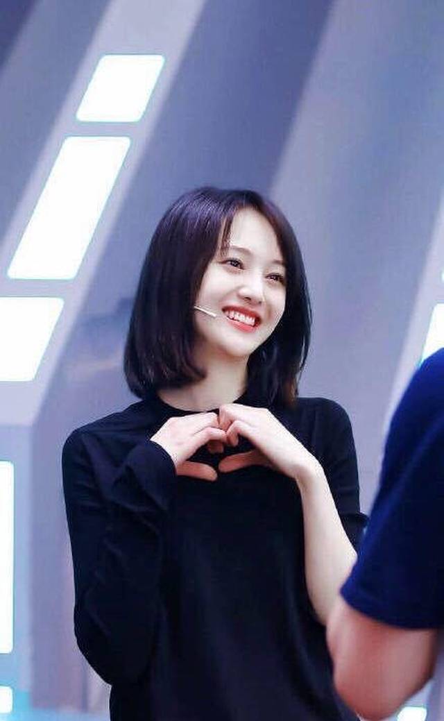 袁泉为女儿开家长会，母爱的温暖与责任