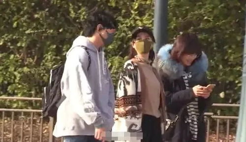 白百何一家三口罕见现身，幸福满满的家庭瞬间