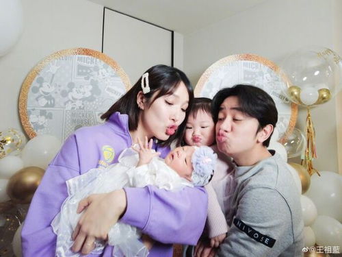包文婧二胎孕肚曝光，幸福升级的甜蜜旅程