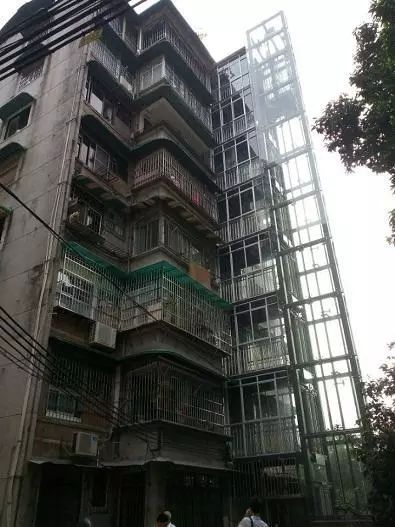 小区电梯钢丝绳断裂事件，维保单位如何回应？