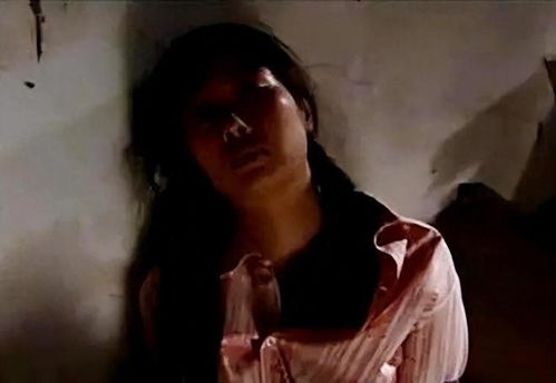 百年监禁，男子助母虐待饿死弟弟的悲剧
