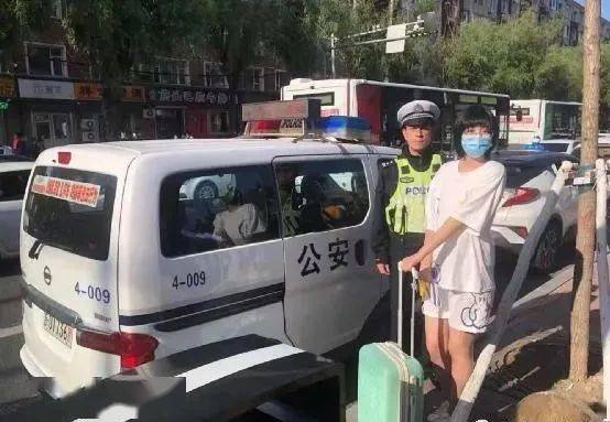 网约车意外冲进派出所——车上一箱百元大钞的背后故事
