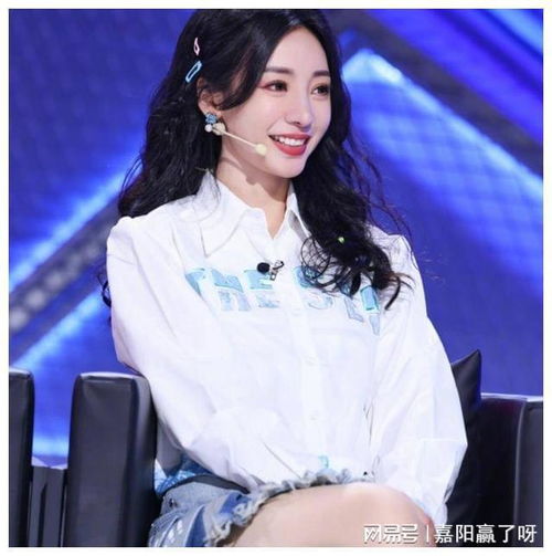 柳岩谈44岁女演员的尴尬，行业挑战与自我突破