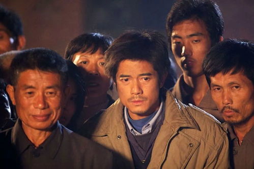 郭富城演唱会意外跌落舞台，巨响背后的坚韧与感动