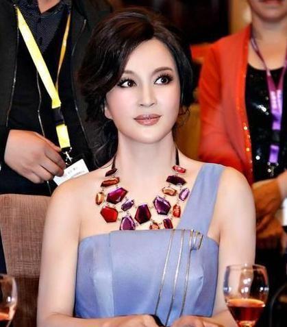 刘晓庆认证情感历程，揭秘她与8位男友的情缘