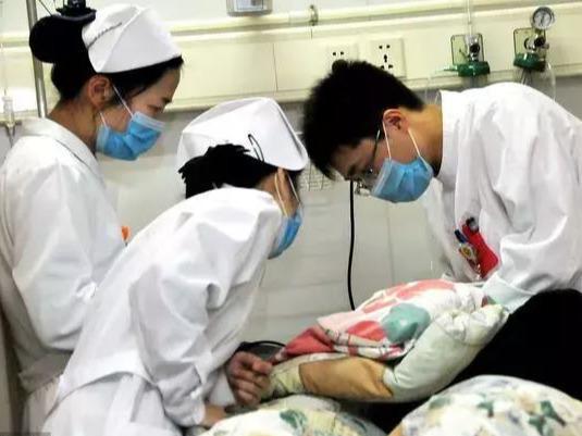 警惕酒后健康隐患，2黄4痛症状需小心