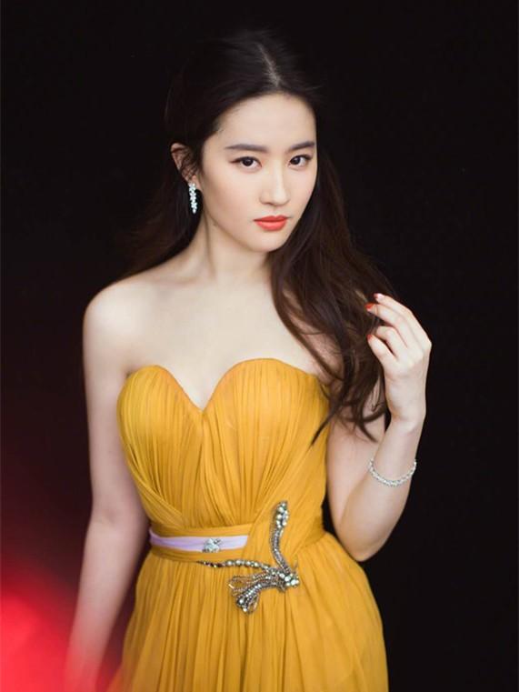 刘亦菲，从荧屏新星到总台视后的华丽蜕变