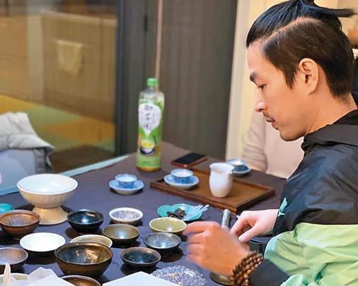 曝放羊的星星男二李威卷入命案，一场戏剧与现实的交织