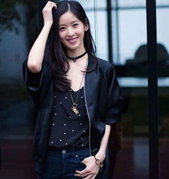 章泽天罕见晒美照，光芒四溢的青春魅力