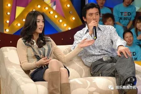 杨子直播求婚黄圣依，浪漫时刻的璀璨瞬间