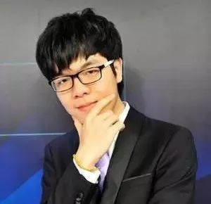 柯洁更新个人简介，世界围棋九冠王的光辉历程