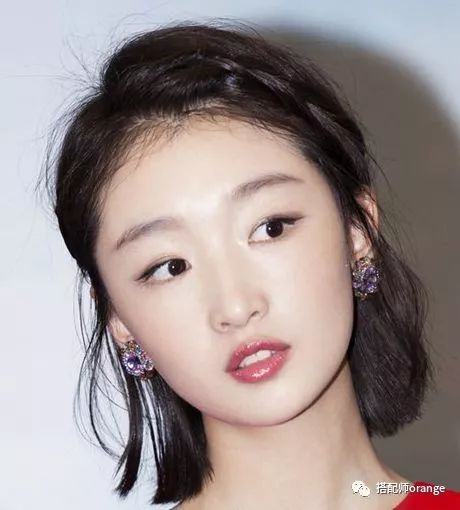周冬雨素颜生日照，真实之美与成长的印记