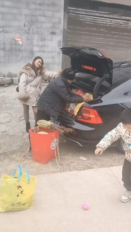 女子回娘家后返程被塞300斤特产，乡情满载的归途