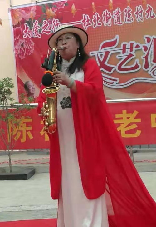 准爸爸手握宝宝B超单，笑讨压岁钱背后的故事与温情