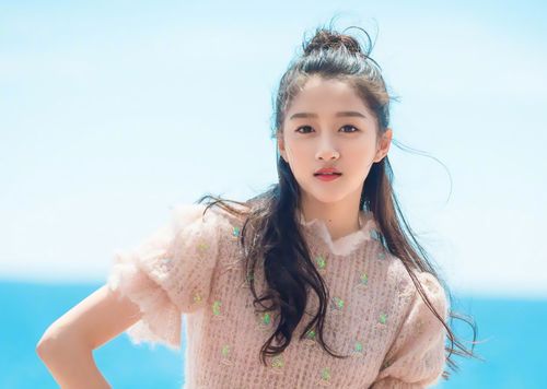 艺考女生笑颜如花，神似璀璨明珠—虞书欣