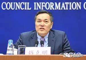 商务部部长：现在每天早上得看新闻