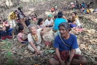 缅甸强震后民众不敢睡觉 公园都是人