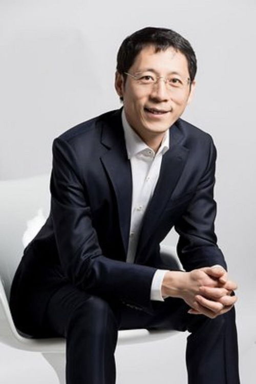 75岁上市公司董事长赤膊秀肌肉