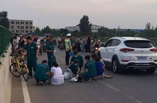 男子坐共享单车车篮摔死 同伴担全责