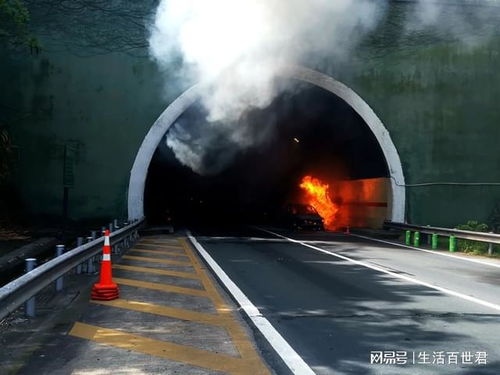 火车过山西隧道吸入煤灰 乘客变煤蛋