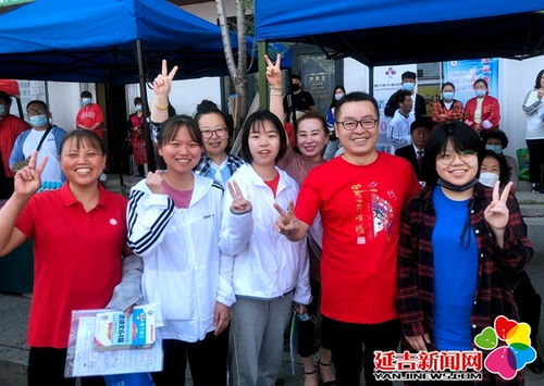 邵阳一考点600余学子蹚水进考场