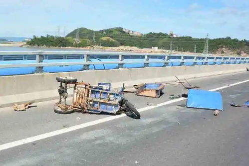 温州大桥车祸19岁摩托车手坠海身亡